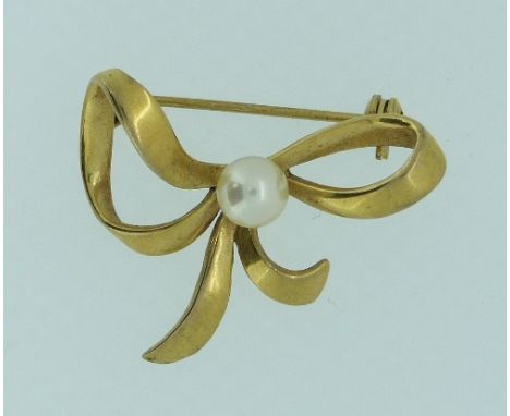 A 9ct yellow gold bow Brooch, set cultured pearl, together with a yellow gold leaf brooch, marked 14k, a miniature seal, a se