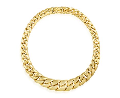 A GOLD NECKLACEDesigned as a graduated curb-link chain, in 18K gold, Italian assay mark, length 50cmCondition Report:  Normal