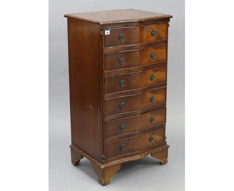 A reproduction mahogany serpentine-front small upright chest fitted six long drawers with brass ring handles, 21” wide x 39¼”