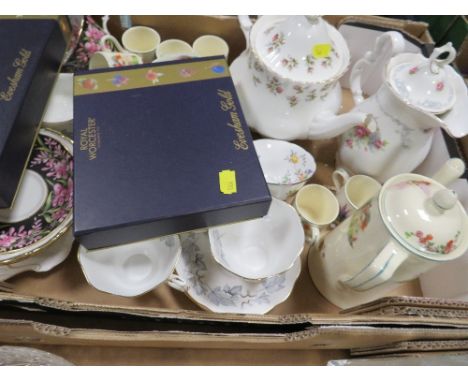 A tray of assorted ceramics to include boxed Royal Worcester cutlery sets 