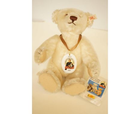 1997 Steiff bear with tags 