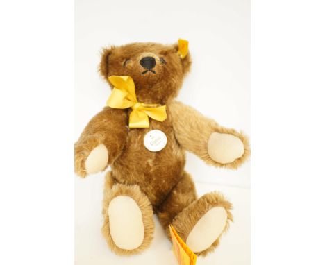 1909 Replica Steiff bear with tags & growler