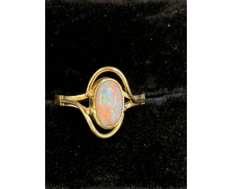 14ct gold opal ring (fiery opal), size O