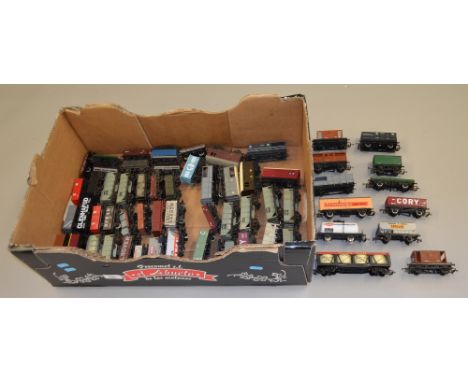 OO Gauge Approx 60 x unboxed wagons. Various manufacturers. Includes brake vans, hopper wagons, coal wagons, etc. Overall F/G