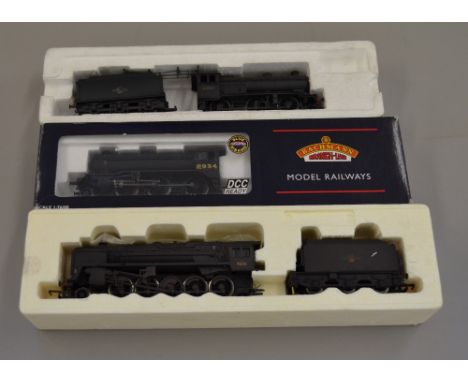 OO Gauge 3 x Locomotives :- Includes Bachmann 0-6-0 J39 class loco, BR black weathered livery No. 64841 (housed in incorrect 