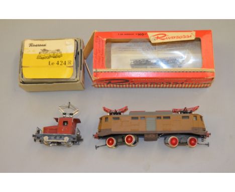 H0 Scale 2 x Locomotives:- Rivarossi LE 424/R Electric Pantograph Engine(Steps to one end detached but present) & HAG 132 Ele