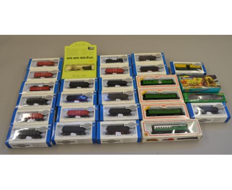 H0 Scale Bachmann "The John Bull" locomotive & 20 x boxed ore cars (Mostly re-painted black) Together with Model Power "South