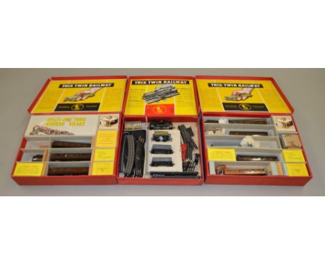 OO Gauge Trix Twin Railway:- 0-4-0 tank loco BR black No. 48 & 2 x hopper wagons, "Bassett Lowke" wagon housed in F set box. 