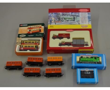 OO Gauge:- Hornby The World Of Thomas The Tank Engine, R.382 0-6-0 Pannier Tank "Duck" No. 8, Tar Wagon, 5 x unboxed 4 wheel 