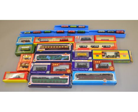 OO Gauge 36 x Rolling Stock: Includes 3 x boxed Bachmann coaches, boxed Airfix auto coach & wagon, 9 x Hornby wagons (Include