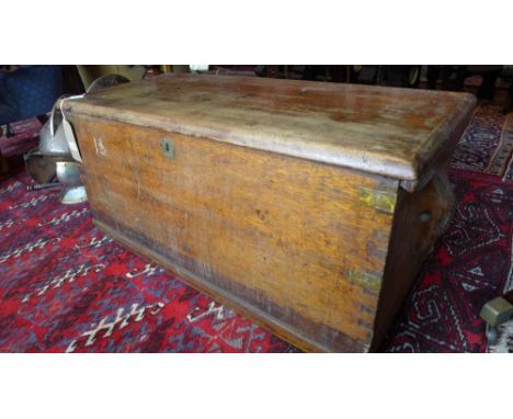 An early 20th century oak trunk, H.44 W.95 D.44cm 