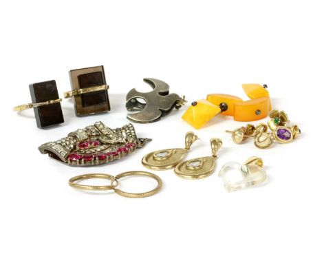 A quantity of jewellery, to include a pair of 9ct gold cubic zirconia set drop earrings, Sheffield, one butterfly deficient, 