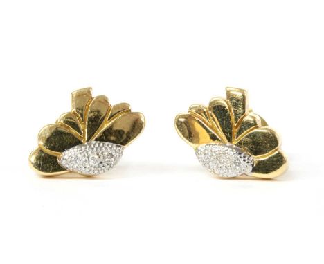 A pair of 18ct gold diamond set daisy stud earrings, the floral form earrings grain set with brilliant cut diamonds, to post 