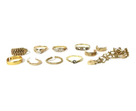 A quantity of jewellery, to include a 9ct gold gate bracelet with heart shaped padlock clasp, a pair of gold half hoop earrin