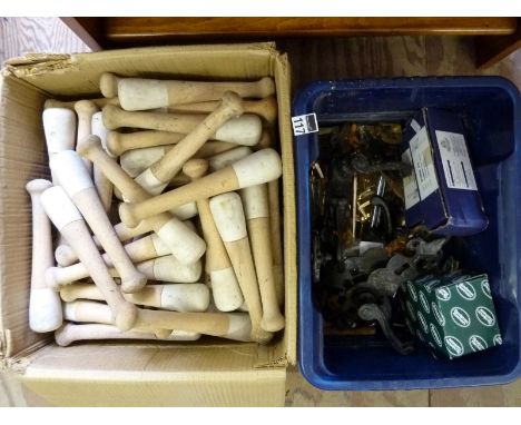 Large qty of wooden and ceramic pestles & various brass/metal door furniture