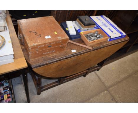 An Antique oak gate leg table 
