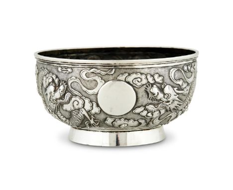 A CHINESE EXPORT SILVER CIRCULAR BOWL BY WANG HING & COHONG KONG, CANTON & SHANGHAI (CHOP MARK, WH90) FL. CIRCA 1854-1941, CI