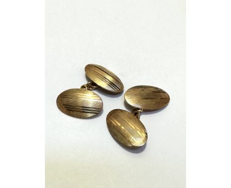 A pair of oval engine turned sleeve links, (L 2cm x 1cm) with linea design, weighs 8g