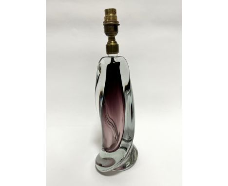 A mid century amethyst cased glass spiral table lamp, unmarked, (29cm x 16cm)