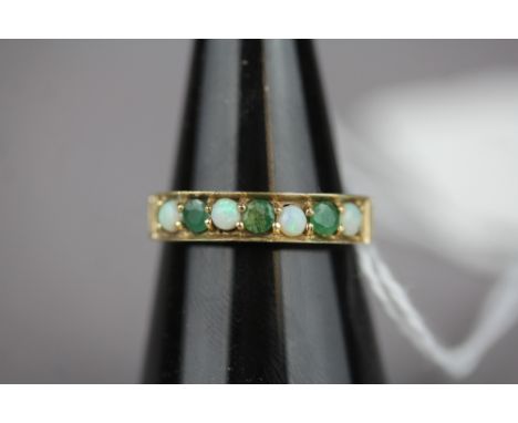 Opal & Emerald 9ct ring 2g