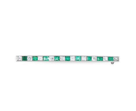 AN EMERALD AND DIAMOND BAR BROOCH, EARLY 20TH CENTURY comprising a single row of alternating step cut emeralds and diamonds, 