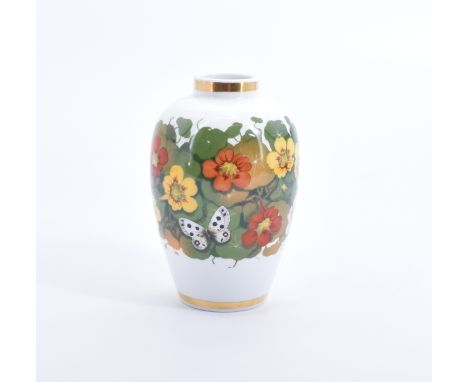 Vase mit Kapuzinerkresse Nymphenburg, 20. Jh. Dekor-Entwurf von Rudolf Sieck, nach 1910. Ovoide Form mit schmalem Rand; umlau