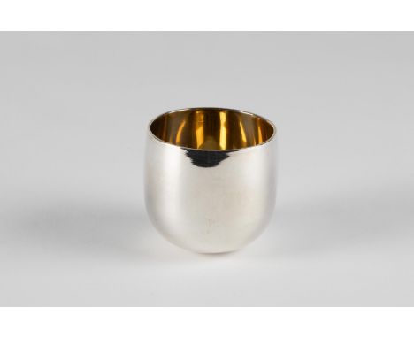 Faustbecher Rom, Bulgari - 2. H. 20. Jh. Bauchige Form mit glatter Wandung. Silber mit Innenvergoldung. Am Rand gepunzt mit F
