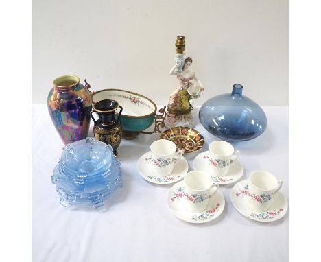 MIXED LOT OF CERAMICSincluding a Villeroy & Boch Dutch pattern charger, Italian table lamp modelled as a lady carrying a bask