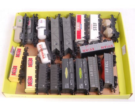 18 Hornby Acho wagons, all with Dublo couplings, 2x 7132 Bierre 33, 2x 7082 goods, 2x 709 Simotra, 2x 726 Arbel Coal, 1x 705 