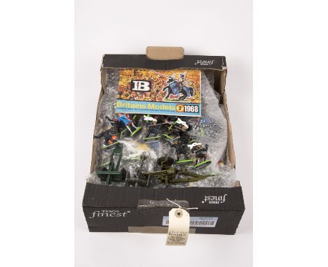 A quantity of Britains deetail plastic soldiers etc. American Civil War Union and Confederate, 49 mounted and on foot. Includ