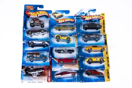 25 Carded Hotwheels Porsche Cayman S 2007 32 156 Ferrari 250lm 2007 23 156 69 Chevelle 2008 17