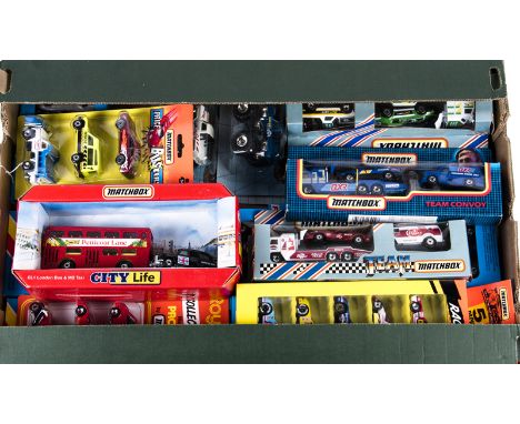 26 Matchbox MB series. MB10 US Police Car, MB16 Pontiac, 2xMB17 London Bus, MB20 Range Rover, MB22 Jaguar XK120, MB24 Nissan 