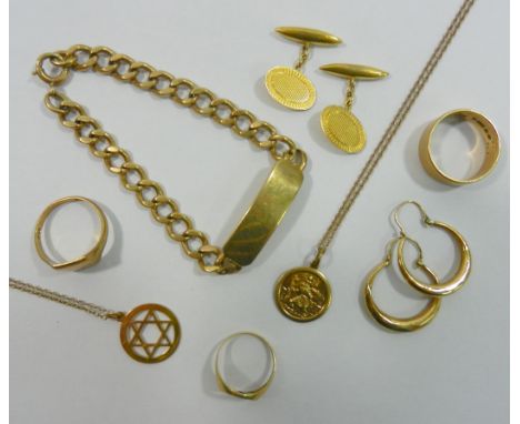 A quantity of 9 carat gold jewellery comprised of an identity bracelet, wedding band, two signet rings (one with stone lackin