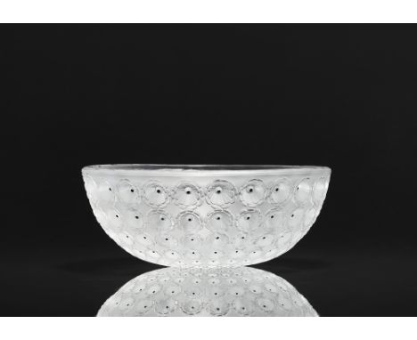 Coupe Nemours, Lalique, Wingen-sur-Moder, Entwurf 1929, Ausführung 1980er/1990er Jahre.Farbloses formgepresstes Klarglas, pat