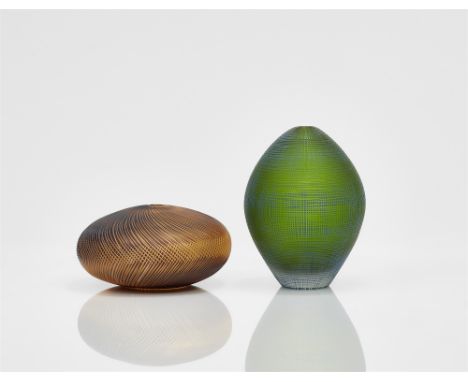 Zwei Vasen aus der 'Topkapi'-Serie, Venini &amp; C., Murano, die Entwürfe Monica Guggisberg und Philip BFarbloses, grünes und