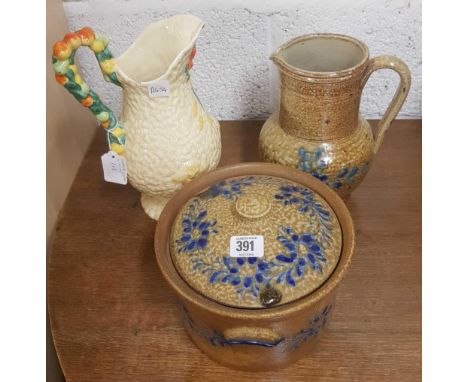 CLARICE CLIFF WATER JUG A/F , A POTTERY WATER JUG &amp; A POTTERY POT WITH LID