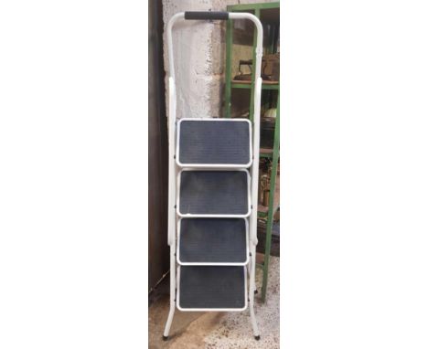 WHITE METAL 4 STEP KITCHEN STEP