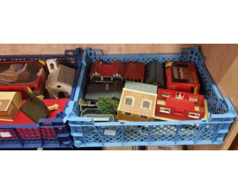 3 CARTONS ''00'' GAUGE BUILDINGS. SOME HORNBY SOME THAT LIGHT UP (BULBS FITTED) HORNBY SIGNAL CONTROL BOX SET