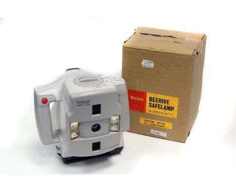 Polaroid Macro 5 Camera, together with a Kodak safelight in box (a lot)