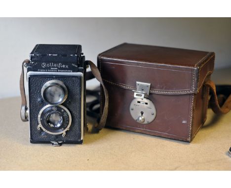 Rolleiflex Camera, Old Standard version 2 with case