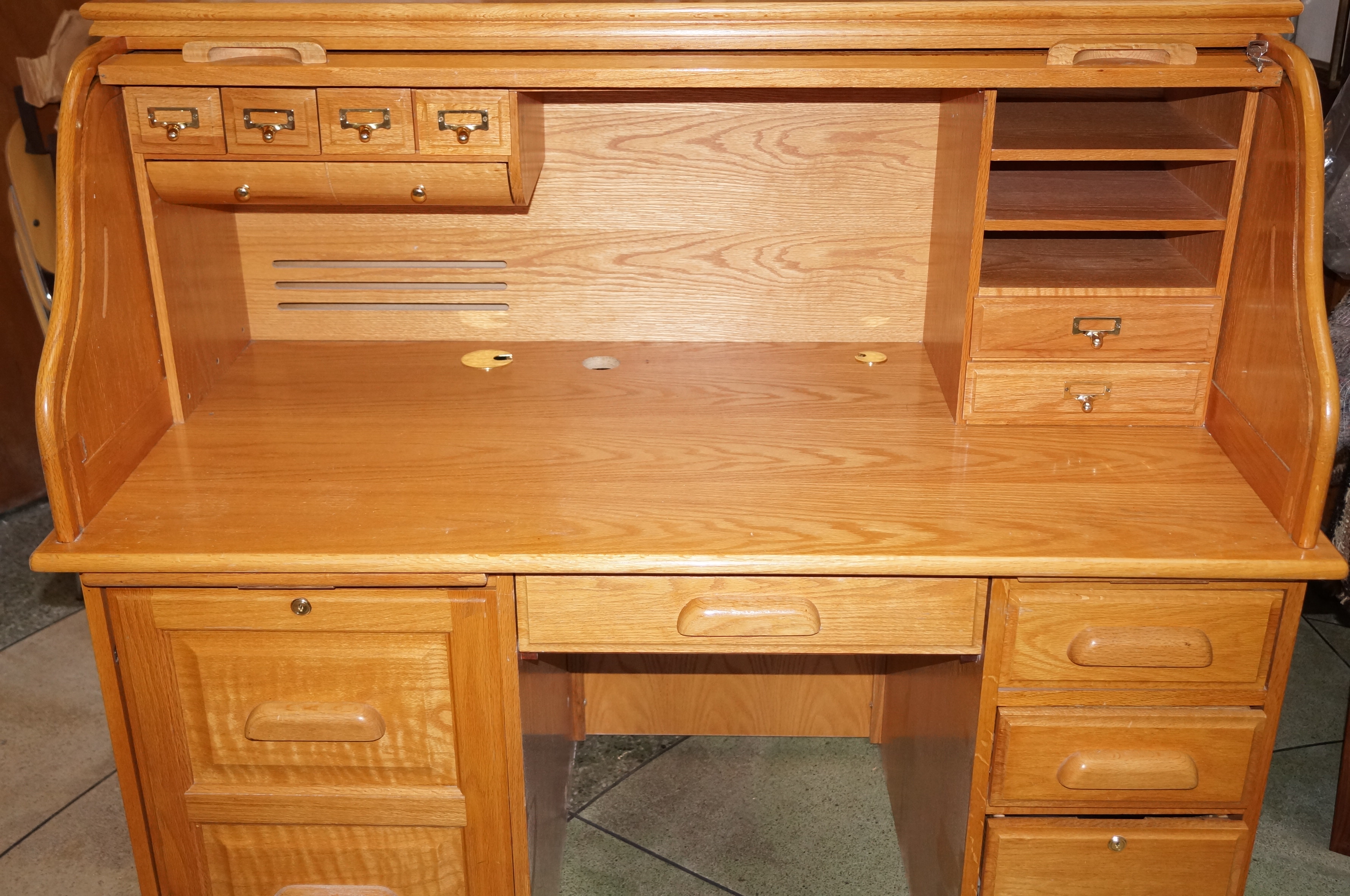 golden-oak-roll-top-desk-by-whalen-furniture-very-good-quality