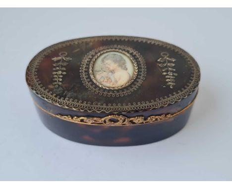 A 19thh century snuff box