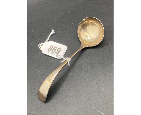 A plain OE pattern sauce ladle, Sheffield 1932, 32g