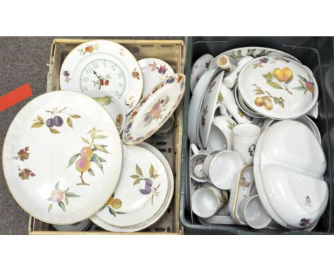 A large quantity of Royal Worcester Evesham dinner service items