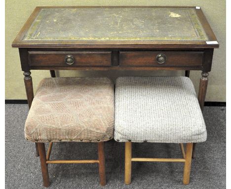 A mahogany side table with inset leather top and two stools a/f 52cmH x 73cmW x 42cmD