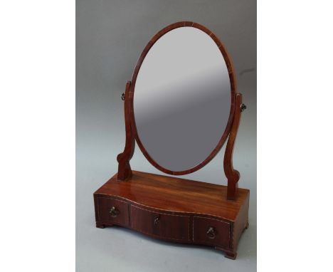 GEORGE III MAHOGANY TOILET MIRROR the serpentine plinth with chequer stringing and fitted with three short drawers on ogee br