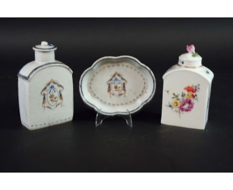 A TEA CADDY AND COVER together with a spoon tray, each painted with a ribbon suspended shield and drapery, Qianlong caddy, 5 