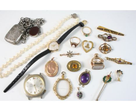 A QUANTITY OF JEWELLERY including a single row cultured pearl necklace, a gold seal set with a chalcedony intagio, an opal an