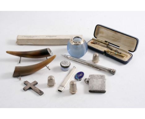 A MIXED LOT: Two pencils, four other small Victorian pencils, a stick pin, a pair of mounted horn knife rests, four thimbles,
