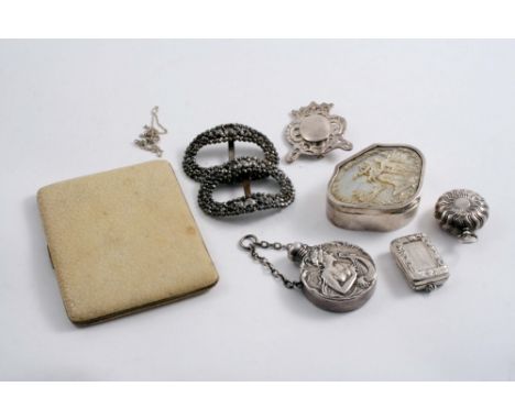 A MIXED LOT: A circular scent bottle / flask with screw cap & suspensory chain, a Victorian sovereign case, a George III vina